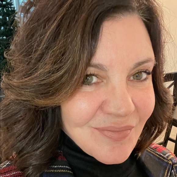 Meet your Posher, Cheri - Picture 2 of 2